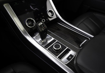 Подержанный автомобиль Land Rover Range Rover Sport 2022 года (30 фото)