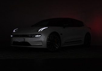 Подержанный автомобиль Zeekr 001 2023 года (32 фото)