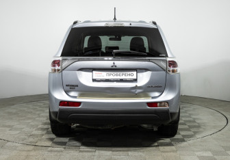 Подержанный автомобиль Mitsubishi Outlander 2013 года (6 фото)