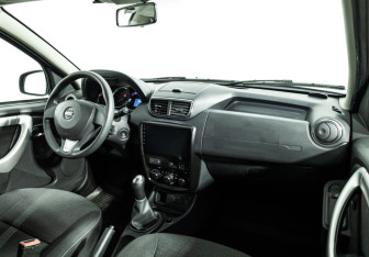 Подержанный автомобиль Nissan Terrano 2018 года (9 фото)
