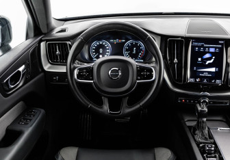 Подержанный автомобиль Volvo XC60 2021 года (13 фото)