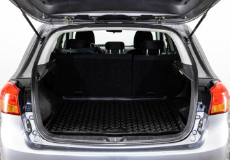 Подержанный автомобиль Mitsubishi ASX 2013 года (17 фото)