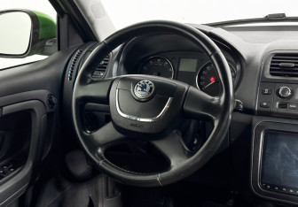 Подержанный автомобиль Skoda Fabia Hatchback 2012 года (14 фото)