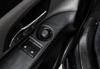 Подержанный автомобиль Chevrolet Cruze Sedan 2013 года (10 фото)