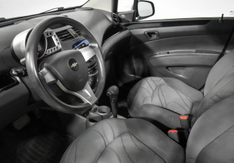 Подержанный автомобиль Chevrolet Spark 2012 года (9 фото)