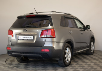 Подержанный автомобиль Kia Sorento 2011 года (5 фото)
