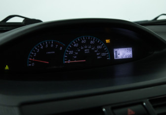 Подержанный автомобиль Toyota Yaris Sedan 2008 года (12 фото)