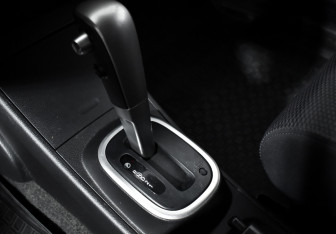 Подержанный автомобиль Nissan Tiida Hatchback 2010 года (11 фото)