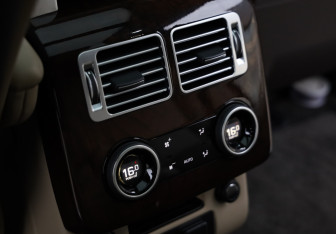 Подержанный автомобиль Land Rover Range Rover 2022 года (37 фото)