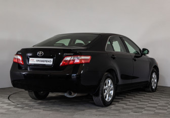 Подержанный автомобиль Toyota Camry Sedan 2010 года (5 фото)