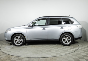 Подержанный автомобиль Mitsubishi Outlander 2013 года (8 фото)