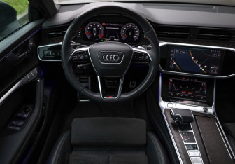 Подержанный автомобиль Audi A7 2018 года (12 фото)