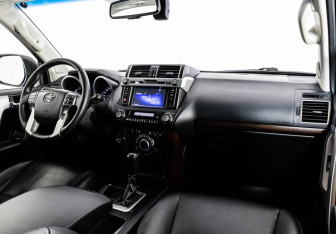Подержанный автомобиль Toyota Land Cruiser Prado 2014 года (10 фото)