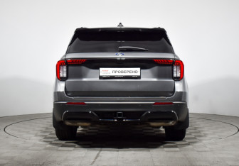 Подержанный автомобиль Ford Explorer 2024 года (6 фото)