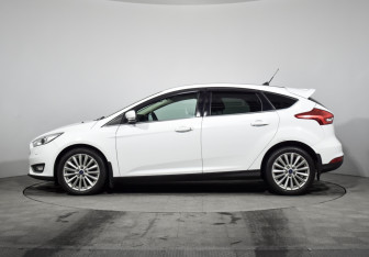 Подержанный автомобиль Ford Focus Hatchback 2017 года (8 фото)