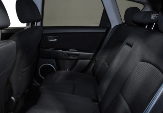 Подержанный автомобиль Mazda 3 Hatchback 2007 года (12 фото)