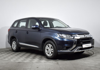 Подержанный автомобиль Mitsubishi Outlander 2019 года (3 фото)