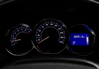 Подержанный автомобиль Renault Sandero 2016 года (17 фото)