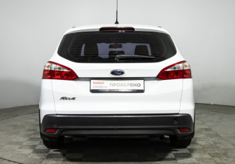 Подержанный автомобиль Ford Focus Hatchback 2012 года (6 фото)
