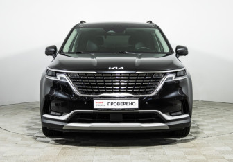 Подержанный автомобиль Kia Carnival 2022 года (2 фото)