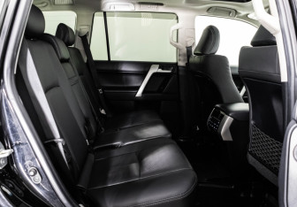 Подержанный автомобиль Toyota Land Cruiser Prado 2021 года (31 фото)