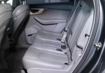 Подержанный автомобиль Audi Q7 2017 года (21 фото)