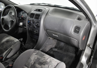 Подержанный автомобиль Mitsubishi Carisma Sedan 1998 года (11 фото)