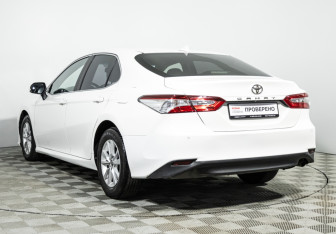 Подержанный автомобиль Toyota Camry Sedan 2019 года (7 фото)