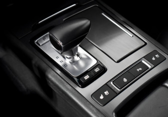 Подержанный автомобиль Genesis G80 2019 года (12 фото)