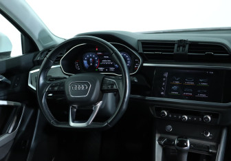 Подержанный автомобиль Audi Q3 2020 года (13 фото)