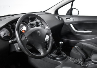 Подержанный автомобиль Peugeot 408 2013 года (9 фото)