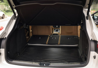 Подержанный автомобиль Porsche Macan 2021 года (34 фото)