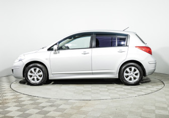 Подержанный автомобиль Nissan Tiida Hatchback 2010 года (8 фото)