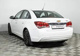Подержанный автомобиль Chevrolet Cruze Sedan 2013 года (7 фото)