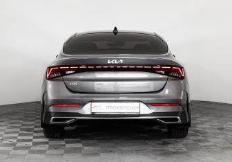 Подержанный автомобиль Kia K5 2022 года (8 фото)
