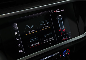 Подержанный автомобиль Audi Q3 2020 года (17 фото)