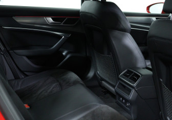 Подержанный автомобиль Audi A6 Sedan 2019 года (20 фото)