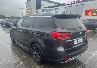 Подержанный автомобиль Kia Carnival 2019 года (3 фото)
