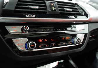 Подержанный автомобиль BMW X3 2020 года (18 фото)