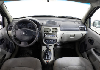 Подержанный автомобиль Renault Symbol 2003 года (7 фото)