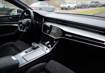 Подержанный автомобиль Audi A7 2018 года (10 фото)