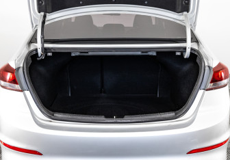 Подержанный автомобиль Hyundai Elantra Sedan 2016 года (16 фото)