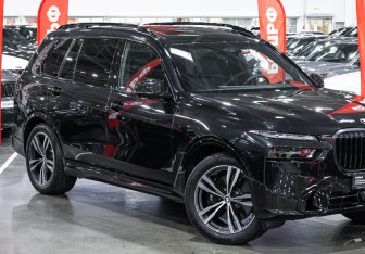 Подержанный автомобиль BMW X7 2023 года (6 фото)