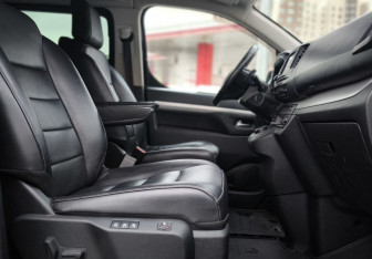 Подержанный автомобиль Peugeot Traveller 2018 года (31 фото)