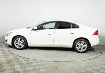 Подержанный автомобиль Volvo S60 2012 года (8 фото)