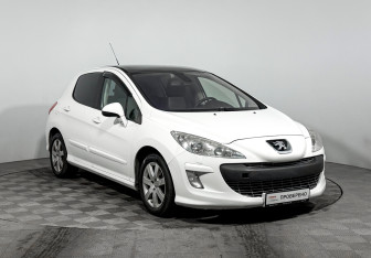 Подержанный автомобиль Peugeot 308 Hatchback 2010 года (3 фото)