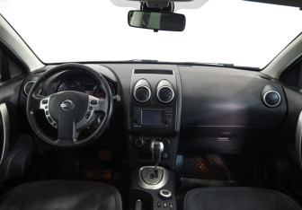 Подержанный автомобиль Nissan Qashqai 2010 года (8 фото)
