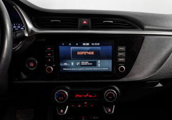 Подержанный автомобиль Kia Rio Hatchback 2021 года (17 фото)