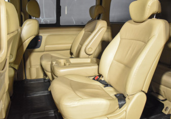 Подержанный автомобиль Hyundai Grand Starex 2010 года (11 фото)