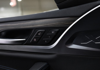Подержанный автомобиль BMW X4 2018 года (19 фото)